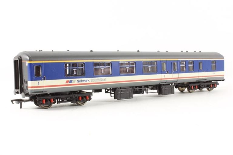 BRANCHLINE 39-402 Пассажирский вагон «Network SouthEast» 1 кл., 00, V (UK8), BR