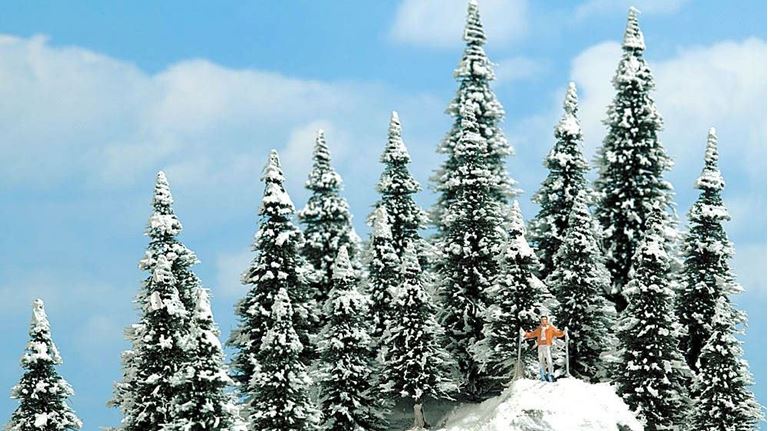 BUSCH 6466 Ели в снегу (20 деревьев ~60—135 мм), 1:72-1:220