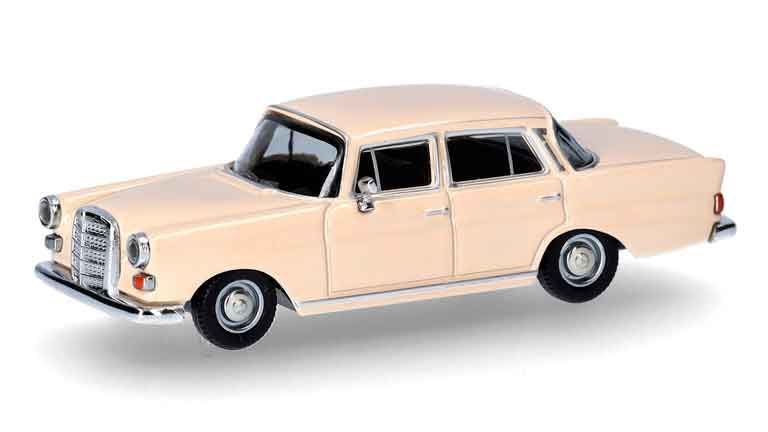 HERPA 420457-003 Автомобиль Mercedes-Benz® 200 (кремовый), 1:87, 1965—1968
