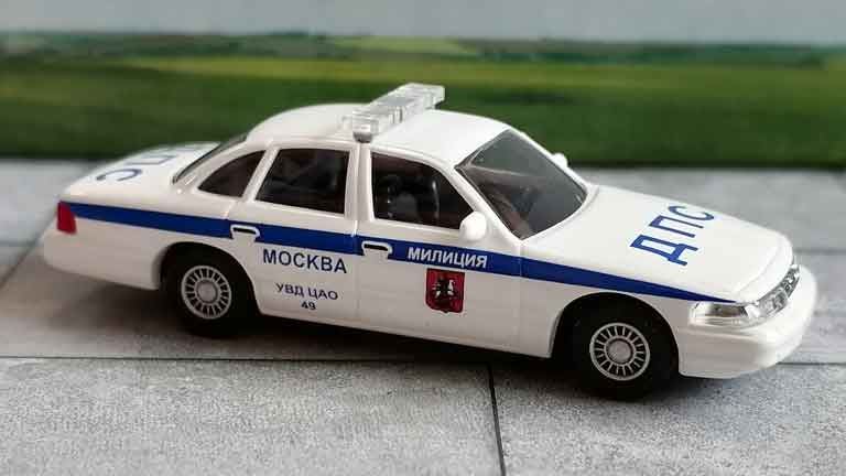 RUSAM-Ford-Crown-Victoria-02-2 Автомобиль Ford® Crown Victoria «ДПС» «УВД ЦАО», 1:87, 1993—2011, РФ (Москва)