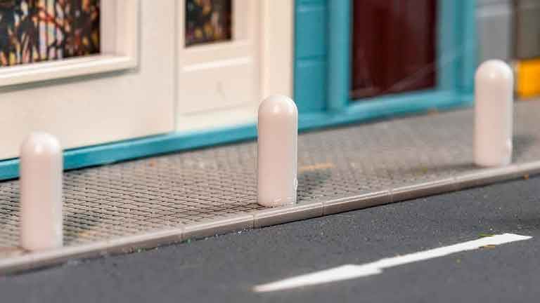 FALLER 180999 Ограничительные столбики бетонные (10 шт.), 1:72–1:87, 1965–1990